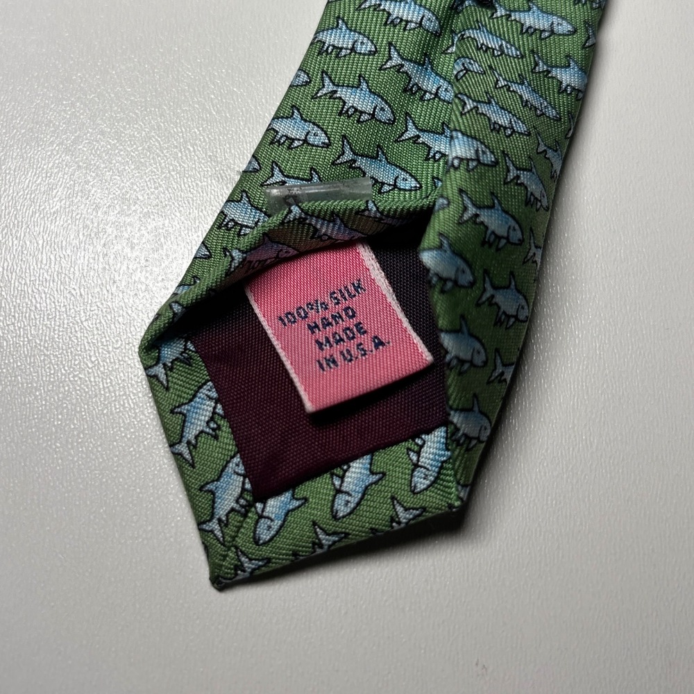Vineyard Vines Green Fish Print Silk Necktie Hand Made USA Preppy Fishing Tie - Picture 7 of 8